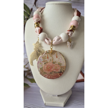 Колие Шал Фрида Япония