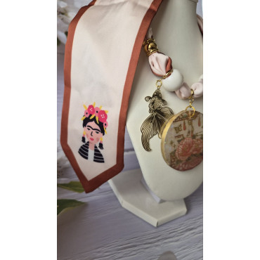 Колие Шал Фрида Япония