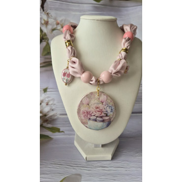 Колие Шал Орел с Нежен Букет 